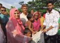 রামপালে নিজের মাথার চুল বিক্রি করা অসহায় রেহানার পাশে প্রতিমন্ত্রী শেখ ফরিদুল ইসলাম