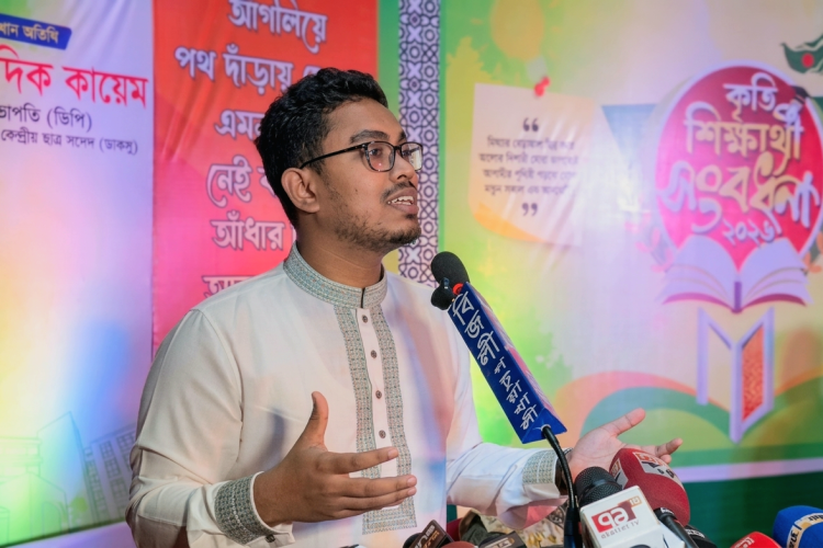 ক্যাম্পাসে মেয়েরা সবচেয়ে নিরাপদ, চাঁদাবাজি শূন্যের কোঠায় এনেছি: সাদিক কায়েম