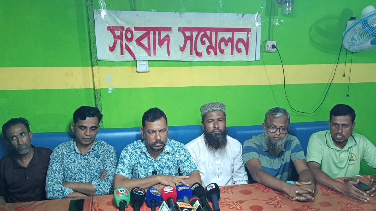 দুমকিতে যুবদলের ঘোষিত কমিটি বাতিলের দাবিতে বঞ্চিত নেতাকর্মীদের সংবাদ সম্মেলন