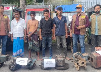 বাগেরহাটে চোরচক্রের চার সদস্য গ্রেফতার , উদ্ধার ৯ ইজিবাইক ও ১২ শ্যালো ইঞ্জিন