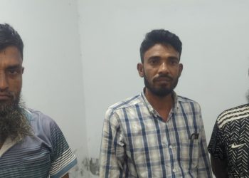 দশমিনায় রাতের আঁধারে সরকারি বনের গাছ কাটতে গিয়ে গ্রেপ্তার ৪