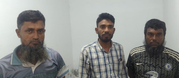 দশমিনায় রাতের আঁধারে সরকারি বনের গাছ কাটতে গিয়ে গ্রেপ্তার ৪