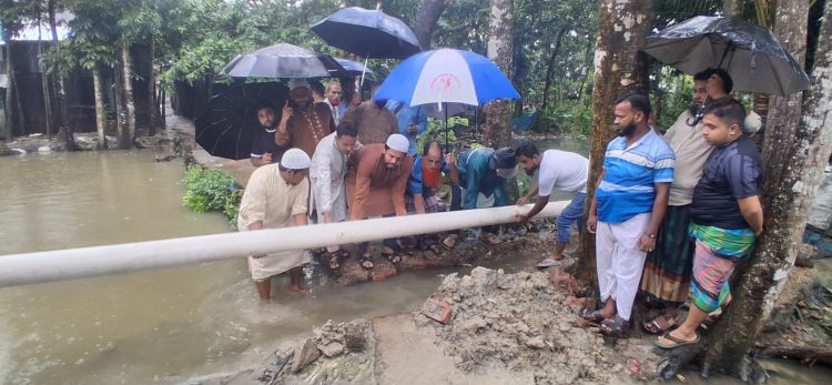 ​মাসুদ এমপির সহায়তায় বাউফলে পানি নিষ্কাশনের পাইপ বিতরণ, স্বস্তি ফিরছে কৃষকদের মাঝে