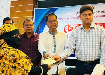 কলাপাড়ায় অসহায় দুস্থ প্রতিবন্ধী ৫৭জন ব্যক্তিকে সরকারের আর্থিক সহায়তা প্রদান