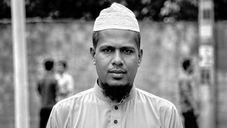 দশমিনায় ব্যবসায়ীর ঝুলন্ত মরদেহ উদ্ধার, তদন্তে পুলিশ