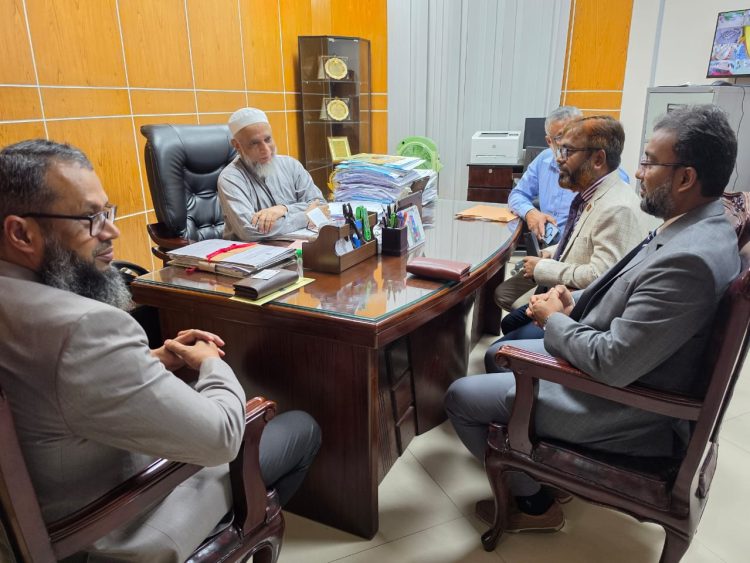 ইউজিসির ৪ সদস্যের সাথে পবিপ্রবির ভিসি, প্রো-ভিসি ও ট্রেজারার এর সৌজন্য সাক্ষাৎ