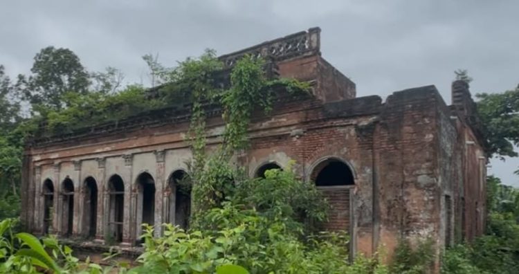 শত বছরের ঐতিহ্যবাহী স্থাপনা এখন ধ্বংসস্তূপ, সংরক্ষণে নেই কার্যকর উদ্যোগ