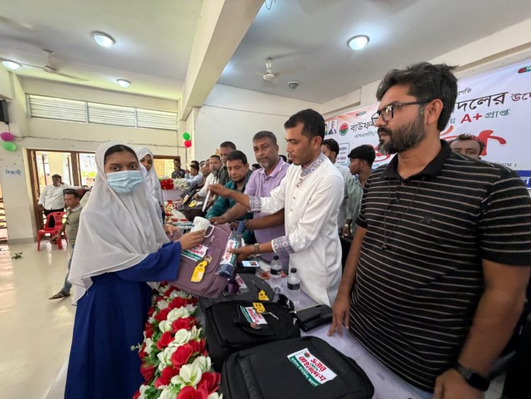 বাউফলে জিপিএ-৫ প্রাপ্ত ১৩০ কৃতি শিক্ষার্থীকে ছাত্র দলের সংবর্ধনা