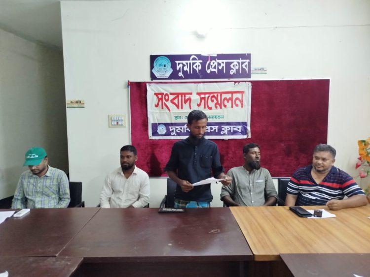 দুমকিতে তুচ্ছ ঘটনাকে কেন্দ্র করে বৃদ্ধাকে মারধরের অভিযোগ