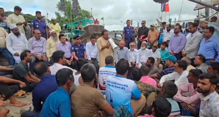 দিনশেষে অভিযোগের তীর কিন্তু রাজনৈতিক দলের দিকেই আসে: নৌপরিবহন প্রতিমন্ত্রী