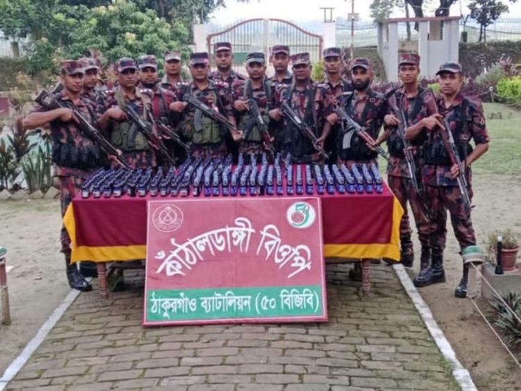 ঠাকুরগাঁও সীমান্তে মাদকবিরোধী অভিযানে ২৫৩ বোতল ফেনসিডিল ও ১৪৪ বোতল এস্কাফ সিরাপ উদ্ধার