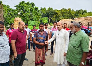 চাঁপাইনবাবগঞ্জে পাঁচ শিশুর মর্মান্তিক মৃত্যু, শোকাহত পরিবারের পাশে জেলা প্রশাসক