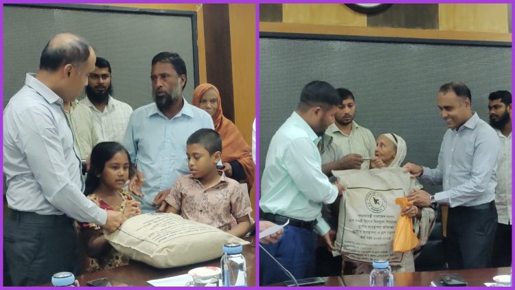 মিলাদুন্নবীতে ডিসির খাদ্য সহায়তা, একশ পরিবারের মুখে হাসি