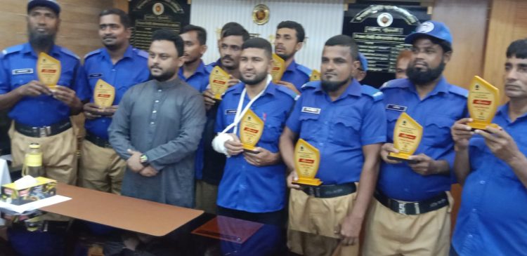 গলাচিপায় জন্ম-মৃত্যু নিবন্ধনে দেশসেরা: গ্রাম পুলিশ ও ইউপি সচিবদের সংবর্ধনা
