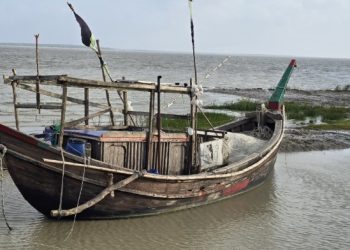 ঋণের বোঝা মাথায় নিয়ে সাগরে গলাচিপার জেলেরা, দেখা নেই কাঙ্ক্ষিত ইলিশের
