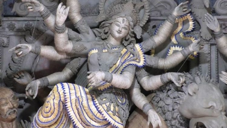 দেড় লাখ দিয়াশলাই কাঠিতে দুর্গা প্রতিমা