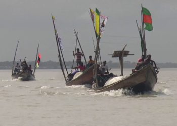 সমুদ্র ‘দখল’ করে লাখ লাখ টাকার বাণিজ্য, মাছ ধরতে জেলেদের দিতে হয় মোটা অঙ্কের টাকা