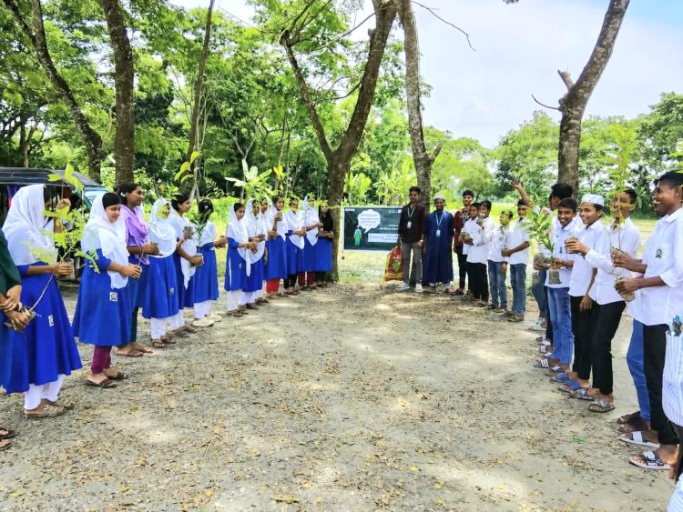 আল হিকমাহ ফাউন্ডেশন ও মিশন গ্রীন বাংলাদেশের উদ্যোগে শেষ হলো “ভাংড়ি মামা” কর্মসূচি