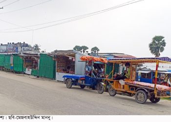 কুয়াকাটায় বেড়িবাঁধের স্লোপে ফের অসংখ্য স্থাপনা ; প্রাকৃতিক দৃশ্য অবলোকনে পর্যটকরা অস্বস্তিতে