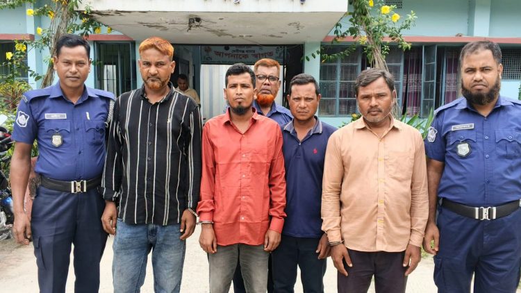 কর্মসূচিতে যাওয়ার পথে দেবীগঞ্জে যুবলীগ নেতাসহ আটক ৪