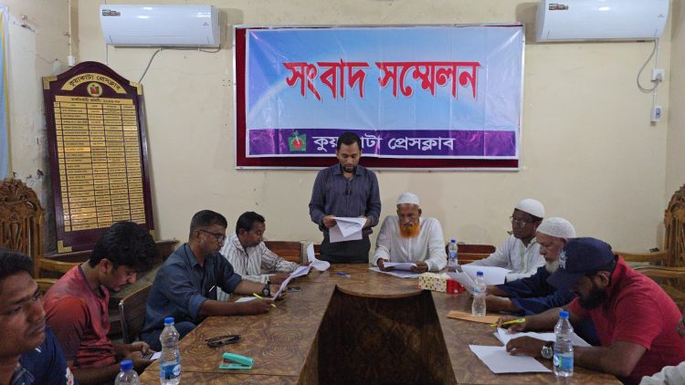 কুয়াকাটায় আদালতের নিষেধাজ্ঞা অমান্য করে বাড়ি দখলের অভিযোগ