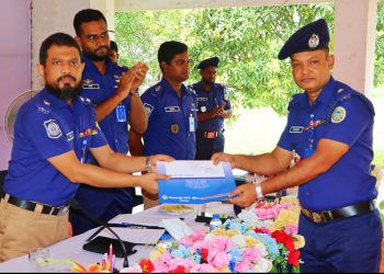 পিরোজপুরে মাসিক অপরাধ পর্যালোচনা সভা: বিশেষ পারফরম্যান্সে পুরস্কৃত কাউখালী ওসি আনোয়ার হোসেন