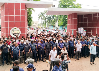 গলাচিপায় পুলিশি নিরাপত্তায় বিএনপির দুই গ্রুপের ৪৮তম প্রতিষ্ঠাবার্ষিকী পালন