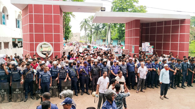 গলাচিপায় পুলিশি নিরাপত্তায় বিএনপির দুই গ্রুপের ৪৮তম প্রতিষ্ঠাবার্ষিকী পালন