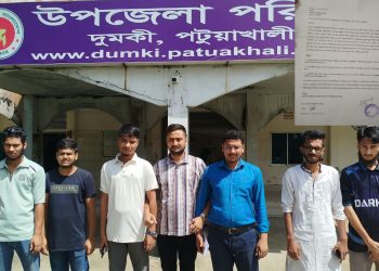 দুমকিতে মাদকের বিরুদ্ধে উপজেলা নির্বাহী অফিসারের কাছে স্মারকলিপি প্রদান