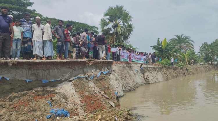 দশমিনায় তেঁতুলিয়ার ভয়াবহ ভাঙন, বিলীন ২ শতাধিক কবর,পরিদর্শনে পানি উন্নয়ন বোর্ড
