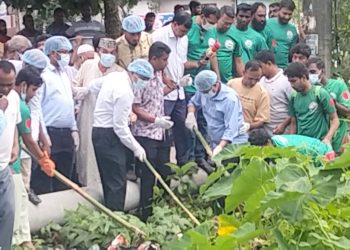 শহর পরিচ্ছন্ন রাখতে বাকেরগঞ্জে বিডি ক্লিনের অভিযান