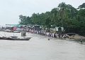 তেঁতুলিয়ার তীরে ৫ কিলোমিটার মানববন্ধন, বেড়িবাঁধ ও সেতুর দাবি