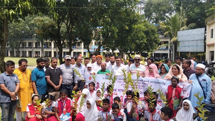 বাকেরগঞ্জে আন্তর্জাতিক সাক্ষরতা দিবসে র‌্যালি ও আলোচনা সভা
