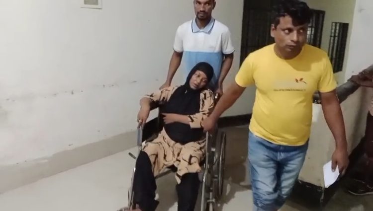 পৈত্রিক সম্পত্তির ভাগ চাওয়ায় নারীকে পিটিয়ে জখম