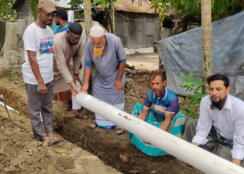 জলাবদ্ধতায় ভোগান্তি, নিজ অর্থে পানি নিষ্কাশনের উদ্যোগ বিএনপি নেতা আলাউদ্দিনের