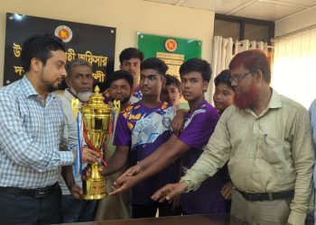 জেলায় চ্যাম্পিয়নদের প্রশাসনের সম্মাননা ও ক্রেস্ট প্রদান