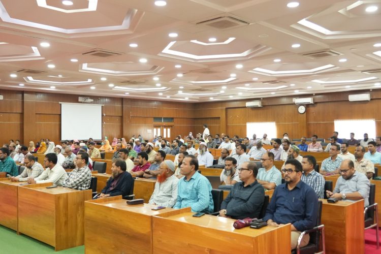 জিএসটি গুচ্ছভুক্ত ভর্তি পরীক্ষার নেতৃত্বে পবিপ্রবি, শিক্ষক-কর্মকর্তাদের সঙ্গে উপাচার্যের মতবিনিময়