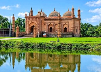 কালের সাক্ষী হয়ে দাঁড়িয়ে আছে ঠাকুরগাঁওয়ের জিনের বালিয়া মসজিদ