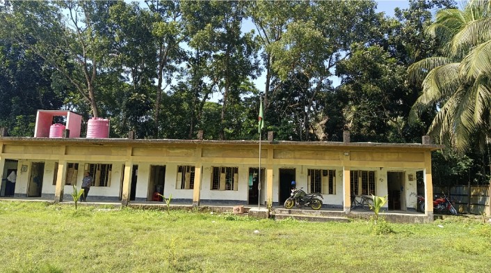 দুমকিতে একাদশ শ্রেণিতে শিক্ষার্থীসংকট শিক্ষার্থী ভর্তিতে শিক্ষকদের দ্বারে দ্বারে দৌড়ঝাঁপ