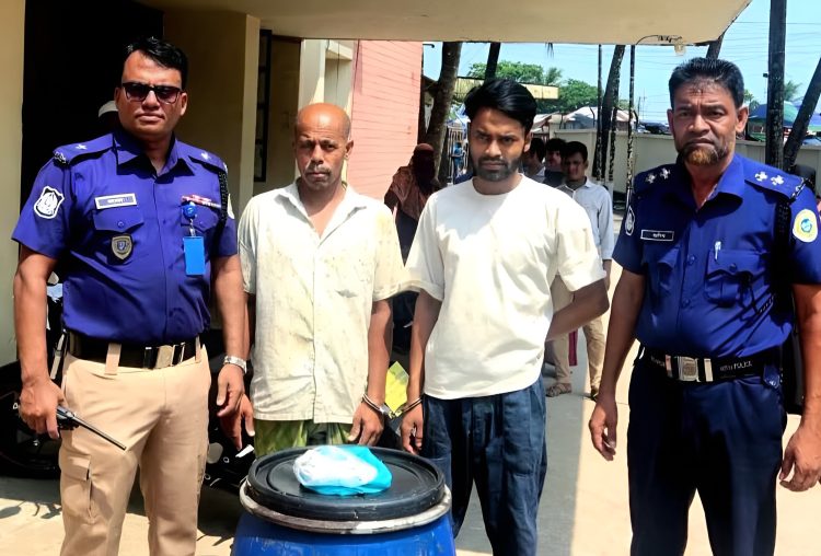 গলাচিপায় পুলিশের অভিযানে ১৩৫ লিটার মদ ও গাঁজাসহ পিতা-পুত্র আটক।