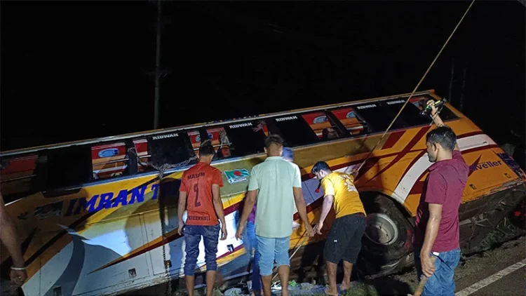 পটুয়াখালীতে বাস-অটোরিকশা সংঘর্ষ, মা-মেয়েসহ নিহত ৪