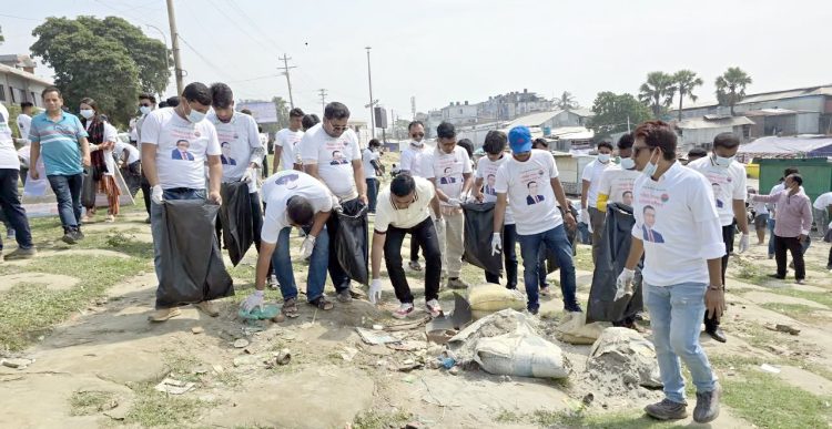 পর্যটন কার্নিভাল শেষে কুয়াকাটা সৈকত পরিষ্কারে ছাত্রদলের অভিযান