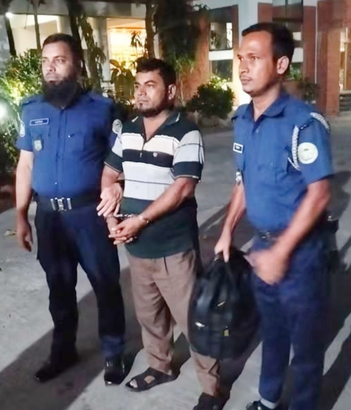কাউখালীতে গৃহবধূকে হত্যা ও লুট/ মাদারীপুর থেকে প্রধান আসামি গ্রেফতার, ফাঁসির দাবি স্বজনদের