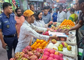 কাউখালীতে অস্বাস্থ্যকর ও পঁচা খাবার বিক্রির দায়ে ৩ ব্যবসায়ীকে জরিমানা