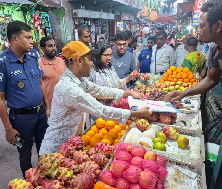 কাউখালীতে অস্বাস্থ্যকর ও পঁচা খাবার বিক্রির দায়ে ৩ ব্যবসায়ীকে জরিমানা
