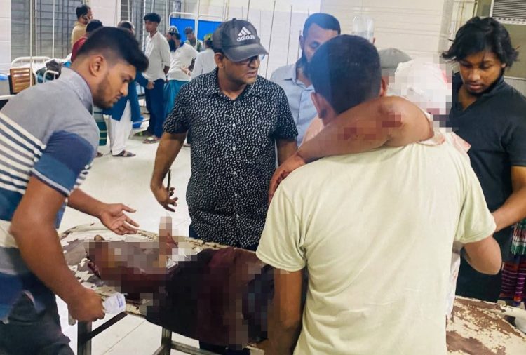 কাউখালীতে বাস-অটোরিকশার মুখোমুখি সংঘর্ষে নারীসহ আহত ৪, পুলিশের জিম্মায় গাড়ি