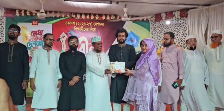গলাচিপায় নবীনদের স্বাগত জানিয়ে সরকারি কলেজে ছাত্রশিবিরের ক্যারিয়ার গাইডলাইন