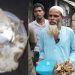 দুমকিতে ‘স্বপ্নে পাওয়া ফুল’ দিয়ে চিকিৎসার দাবি, রোগী সমাগমে চাঞ্চল্য