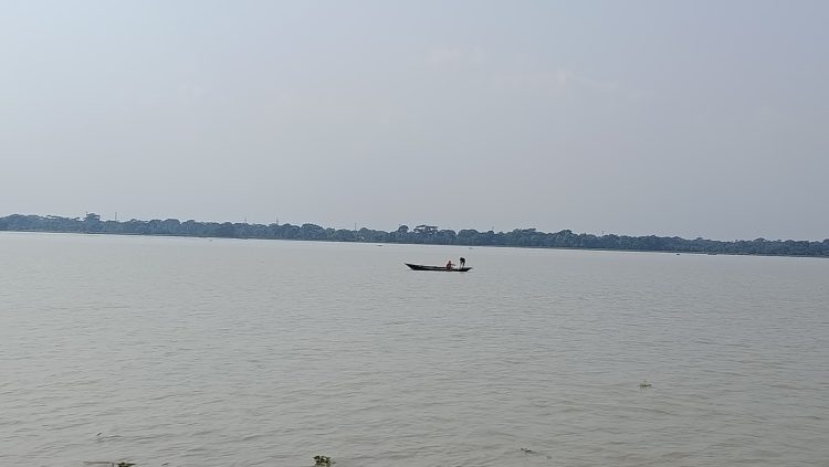 দুমকিতে নিষেধাজ্ঞা উপেক্ষা করে মা-ইলিশ শিকারের ধুম প্রশাসনের অভিযানের খবর আগেই পাচ্ছেন জেলেরা: জনবল ও অর্থসংকটের কথা বলছে মৎস্য বিভাগ