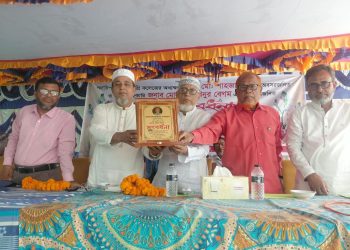গলাচিপায় ৩২ বছরের অধ্যক্ষের বিদায় সংবর্ধনা